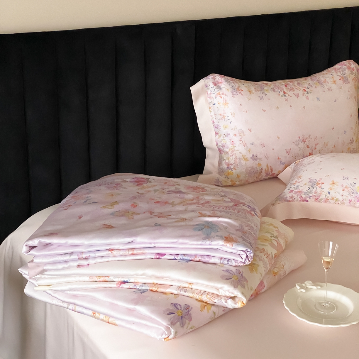 91家纺网 家纺一手货源 找家纺 云栖家居 2026新款60天丝数码印花夏被四件套-绮梦花间 组合图