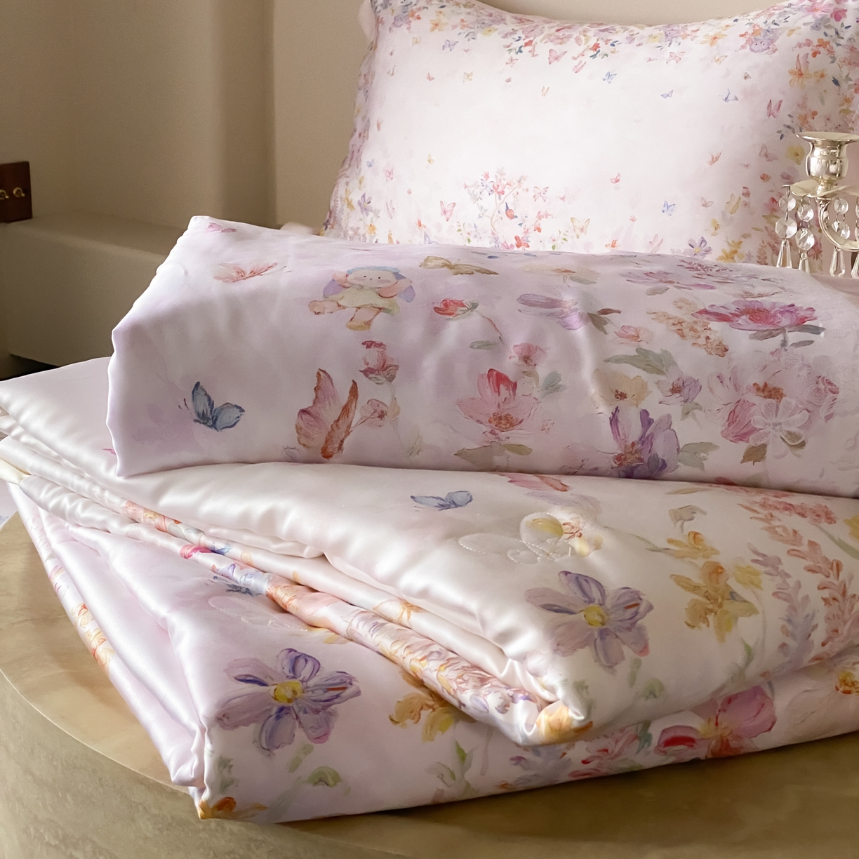 91家纺网 家纺一手货源 找家纺 云栖家居 2026新款60天丝数码印花夏被四件套-绮梦花间 组合图