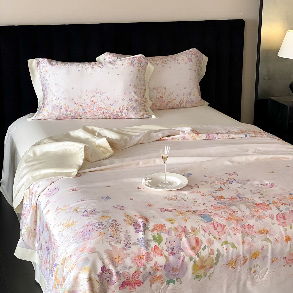 91家纺网 家纺一手货源 找家纺 云栖家居 2026新款60天丝数码印花夏被四件套-绮梦花间 绮梦花涧-香槟