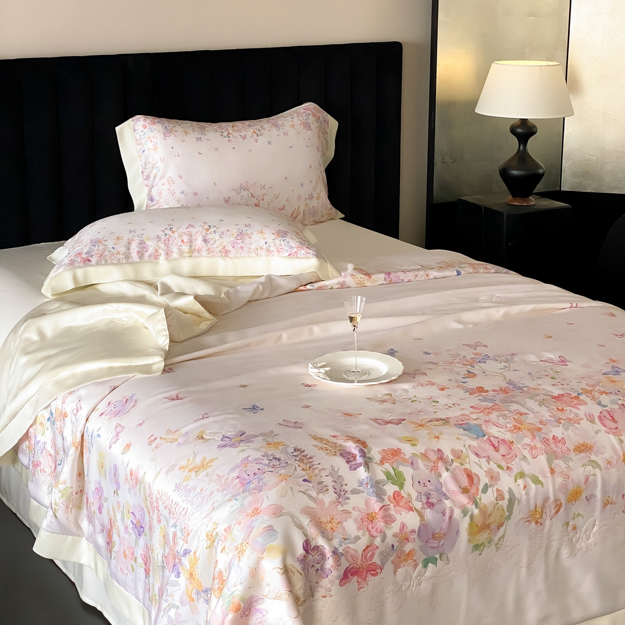 91家纺网 家纺一手货源 找家纺 云栖家居 2026新款60天丝数码印花夏被四件套-绮梦花间 绮梦花涧-香槟