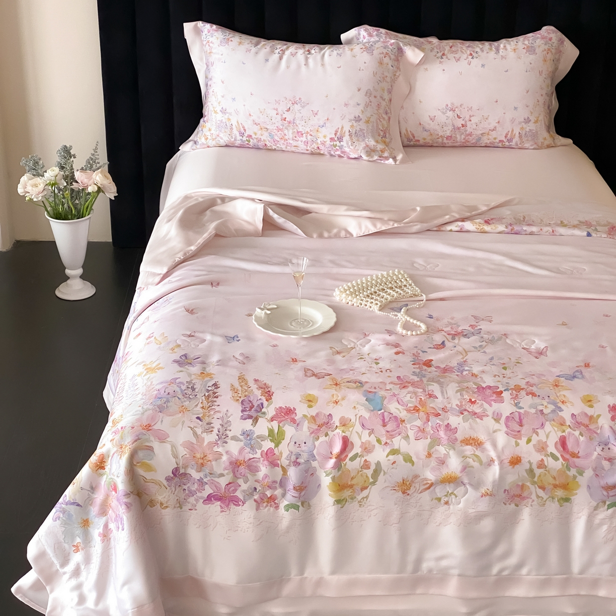 91家纺网 家纺一手货源 找家纺 云栖家居 2026新款60天丝数码印花夏被四件套-绮梦花间 绮梦花涧-粉