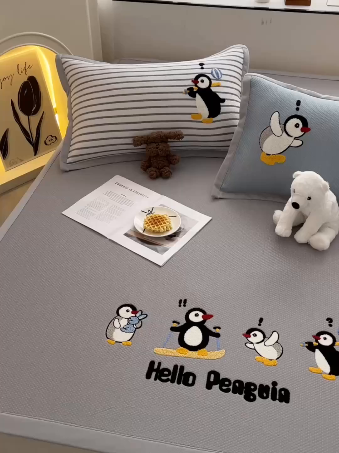 91家纺网 家纺一手货源 找家纺 炫拼家纺 2026新款A类满天星凉豆豆卡通毛巾绣大包边复合凉席 快乐旅行