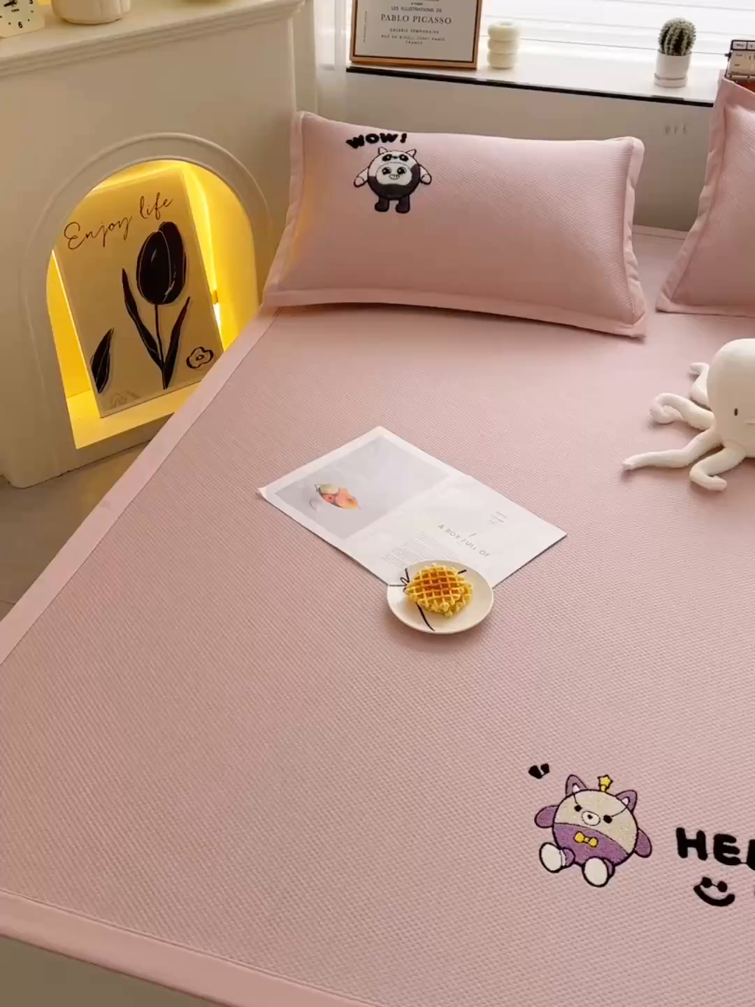 91家纺网 家纺一手货源 找家纺 炫拼家纺 2026新款A类满天星凉豆豆卡通毛巾绣大包边复合凉席 萌宠伙伴