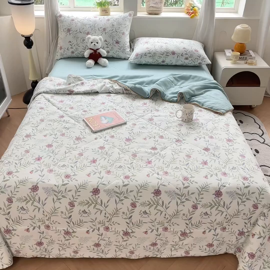 91家纺网 家纺一手货源 找家纺 富艺隆 2026新款A类水洗棉双层纱夏被空调被 皱皱纱夏凉被 春之晓