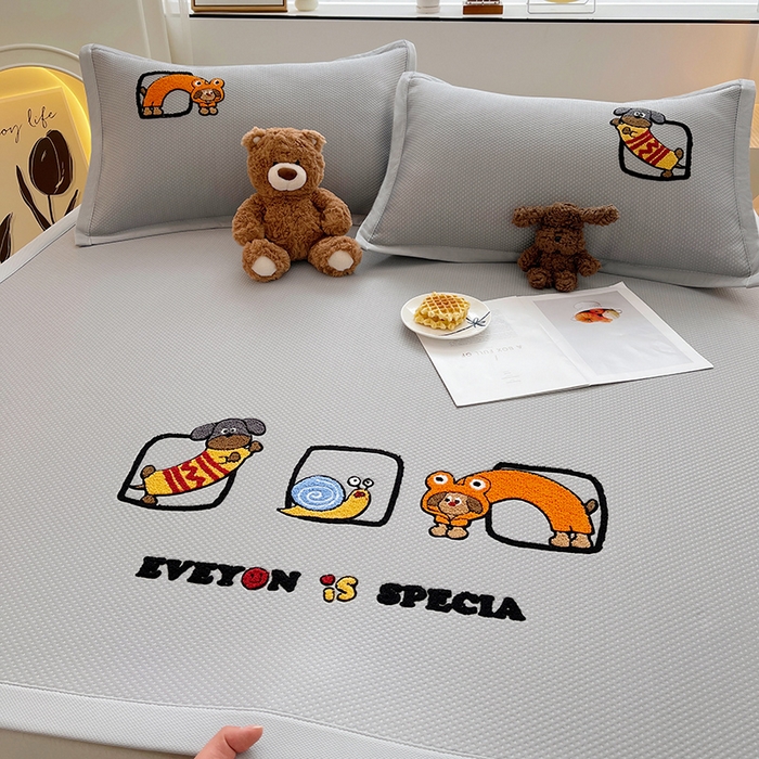 91家纺网 家纺一手货源 找家纺 炫拼家纺 2026新款A类满天星凉豆豆卡通毛巾绣大包边复合凉席 淘气汪汪-灰