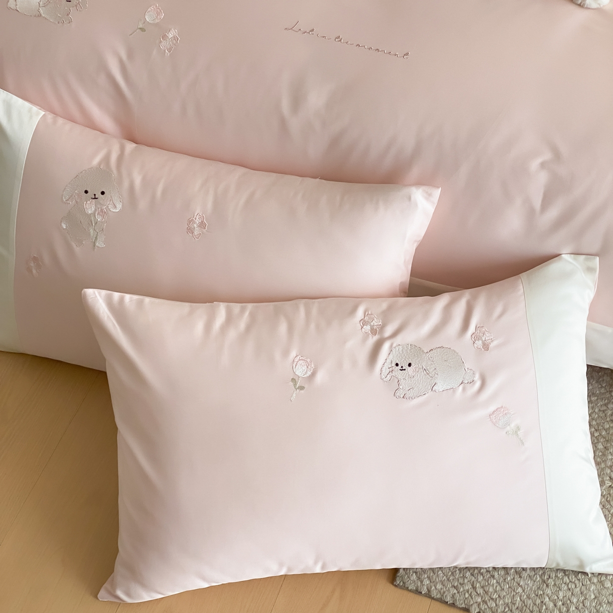 91家纺网 家纺一手货源 找家纺 （总）云栖家居 2026新款50支长绒棉拼角卡通纯棉刺绣-小萌兔