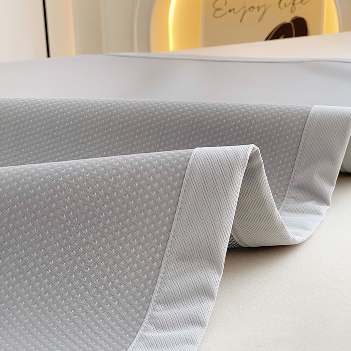 91家纺网 家纺一手货源 找家纺 炫拼家纺 2026新款A类满天星凉豆豆卡通毛巾绣大包边复合凉席 淘气汪汪-灰