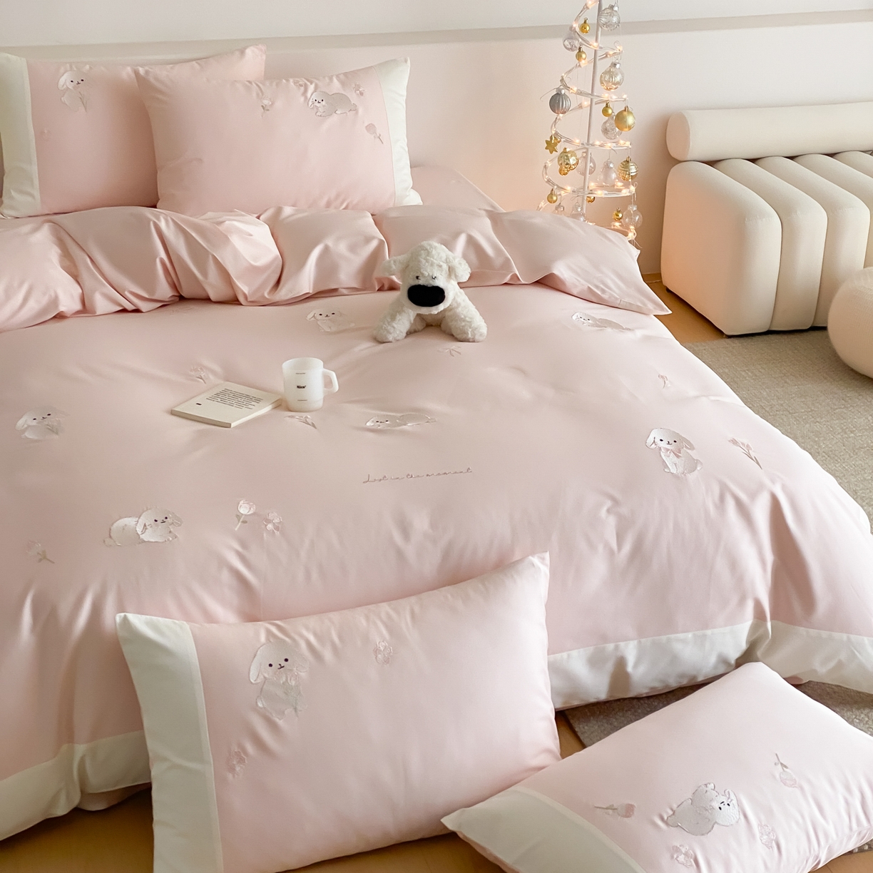 91家纺网 家纺一手货源 找家纺 云栖家居 2026新款50支长绒棉拼角卡通纯棉刺绣-小萌兔 小萌兔-粉