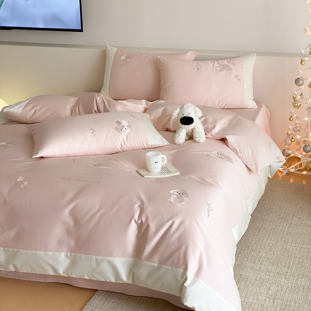 91家纺网 家纺一手货源 找家纺 云栖家居 2026新款50支长绒棉拼角卡通纯棉刺绣-小萌兔 小萌兔-粉