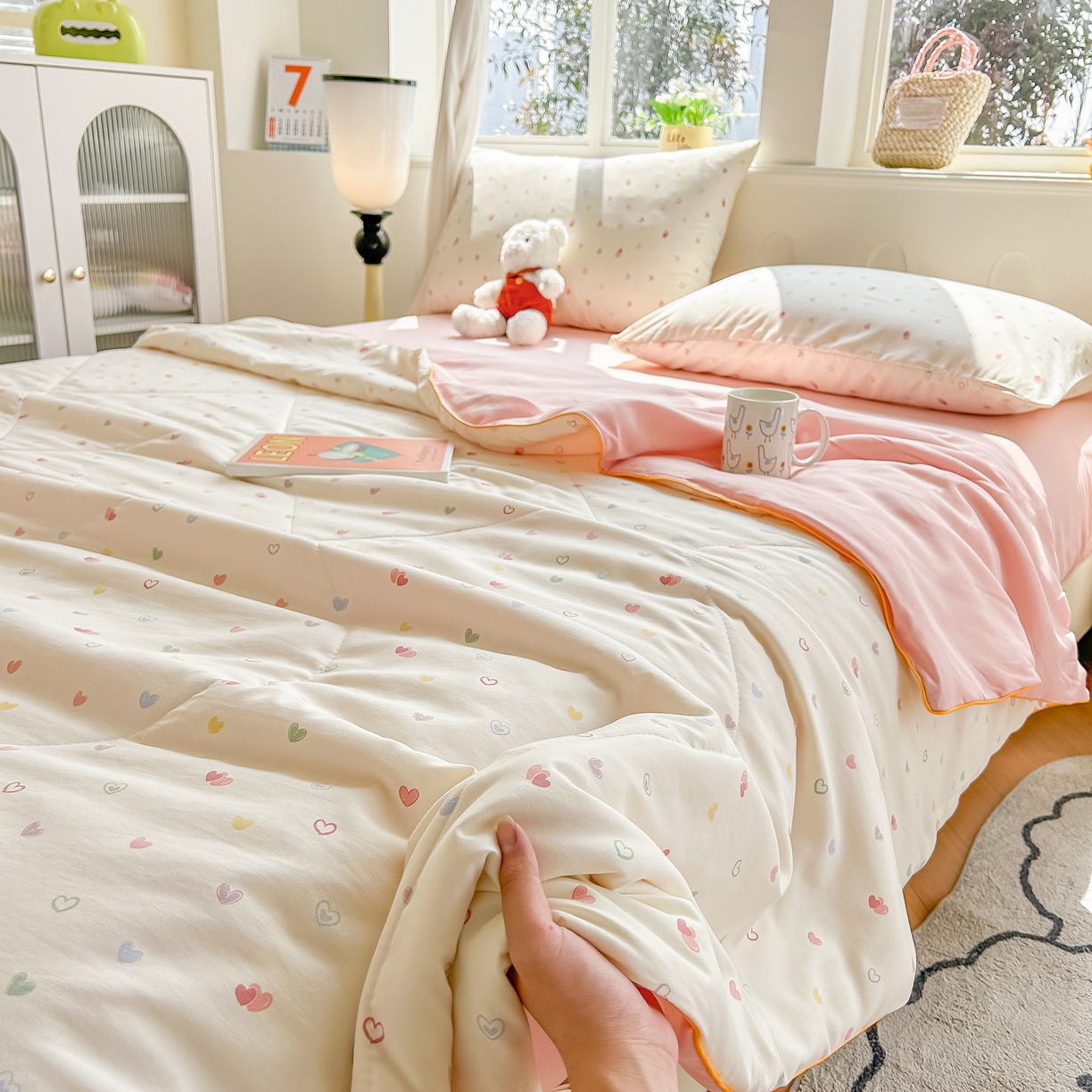 91家纺网 家纺一手货源 找家纺 富艺隆 2026新款A类水洗棉双层纱夏被空调被 皱皱纱夏凉被 爱心手礼