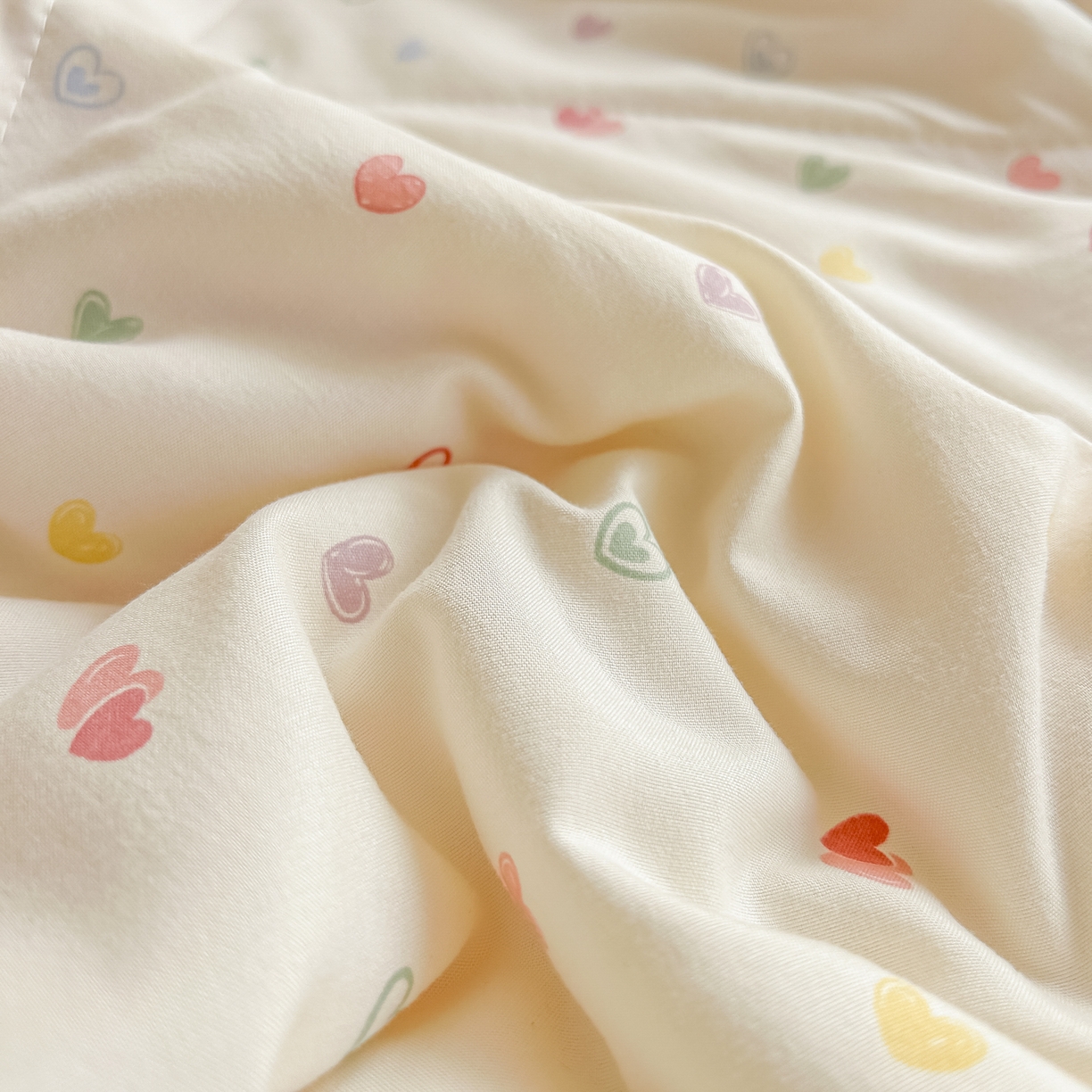 91家纺网 家纺一手货源 找家纺 富艺隆 2026新款A类水洗棉双层纱夏被空调被 皱皱纱夏凉被 爱心手礼