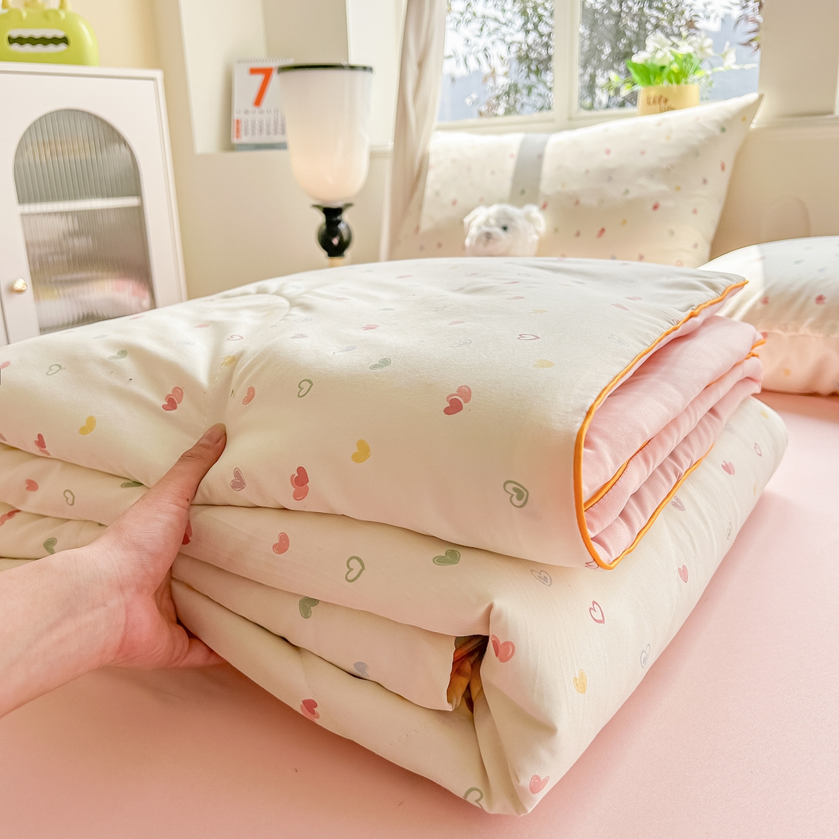 91家纺网 家纺一手货源 找家纺 富艺隆 2026新款A类水洗棉双层纱夏被空调被 皱皱纱夏凉被 爱心手礼