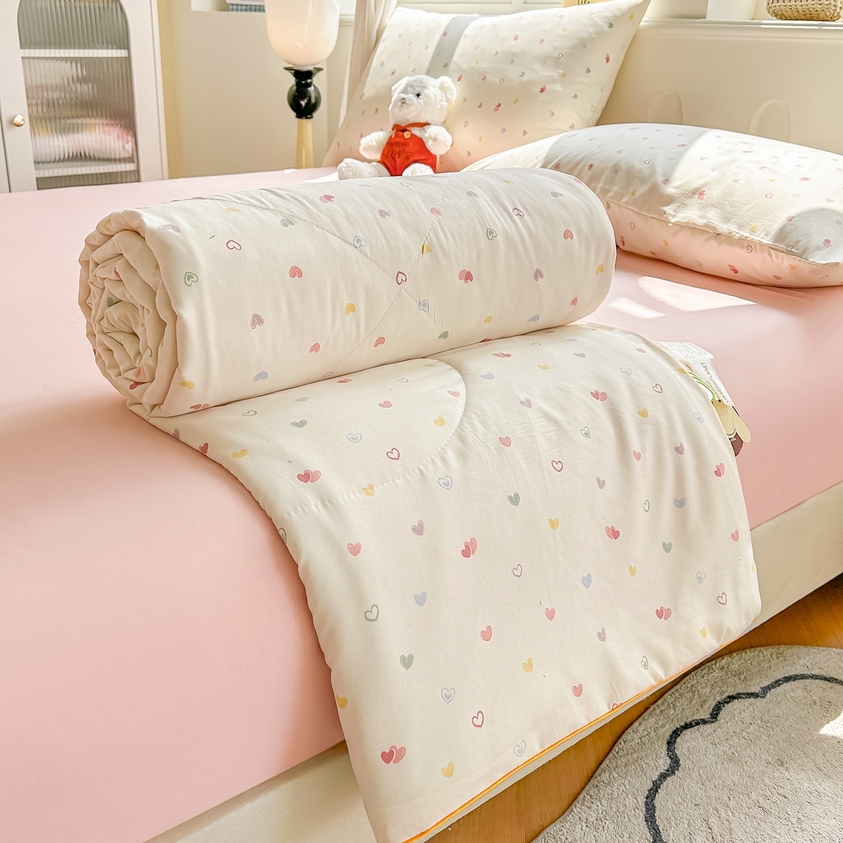 91家纺网 家纺一手货源 找家纺 富艺隆 2026新款A类水洗棉双层纱夏被空调被 皱皱纱夏凉被 爱心手礼