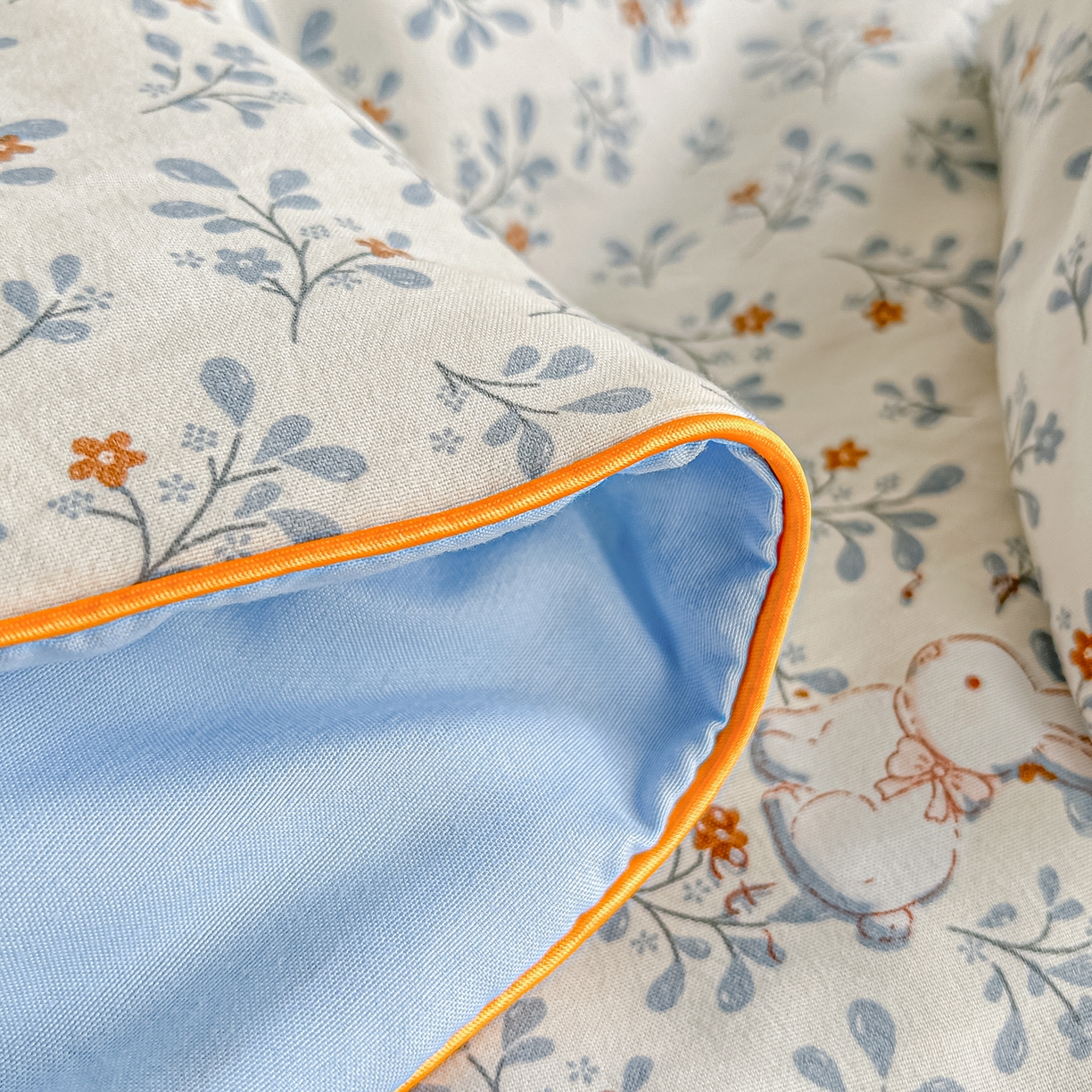 91家纺网 家纺一手货源 找家纺 富艺隆 2026新款A类水洗棉双层纱夏被空调被 皱皱纱夏凉被 安妮的兔