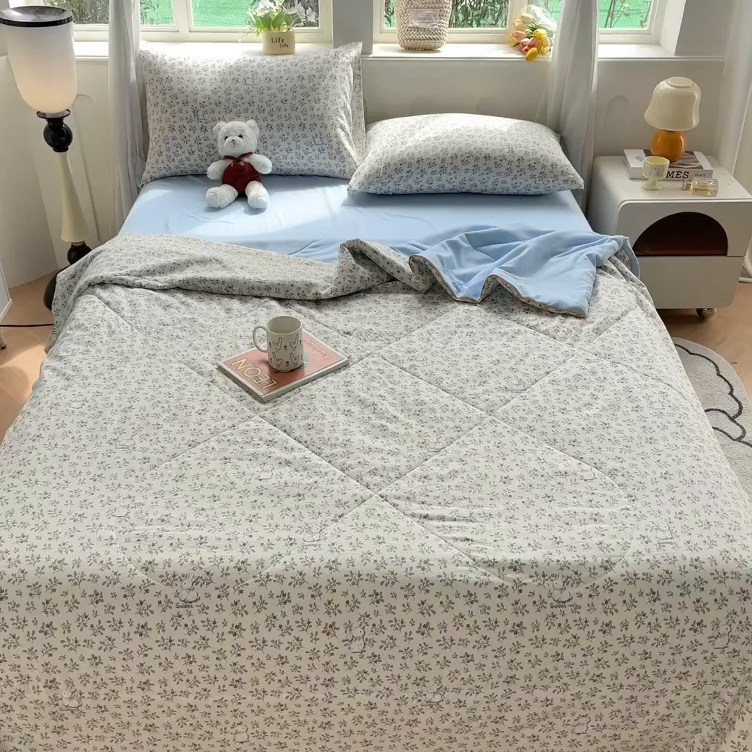 91家纺网 家纺一手货源 找家纺 富艺隆 2026新款A类水洗棉双层纱夏被空调被 皱皱纱夏凉被 安妮的兔