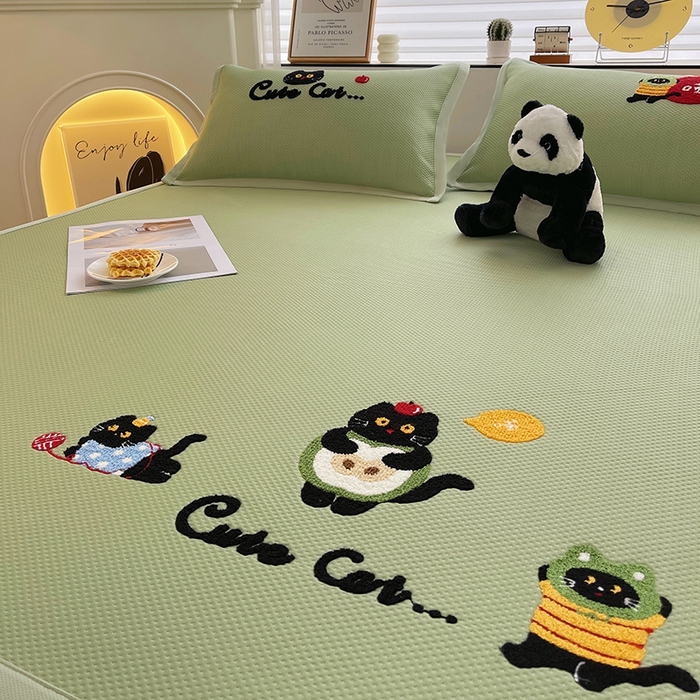 91家纺网 家纺一手货源 找家纺 炫拼家纺 2026新款A类满天星凉豆豆卡通毛巾绣大包边复合凉席 顽皮猫咪