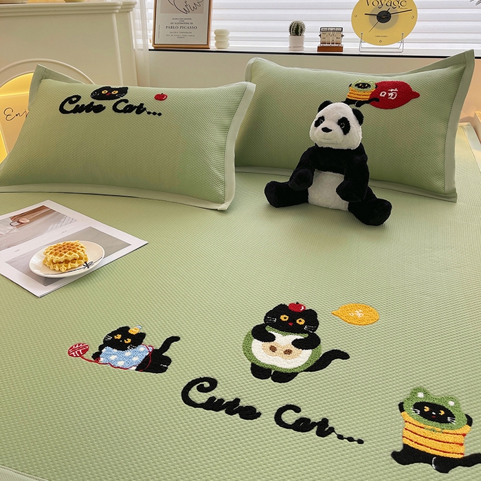 91家纺网 家纺一手货源 找家纺 炫拼家纺 2026新款A类满天星凉豆豆卡通毛巾绣大包边复合凉席 顽皮猫咪