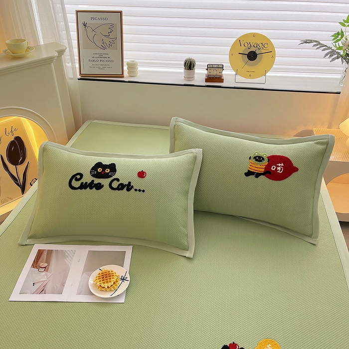 91家纺网 家纺一手货源 找家纺 炫拼家纺 2026新款A类满天星凉豆豆卡通毛巾绣大包边复合凉席 顽皮猫咪