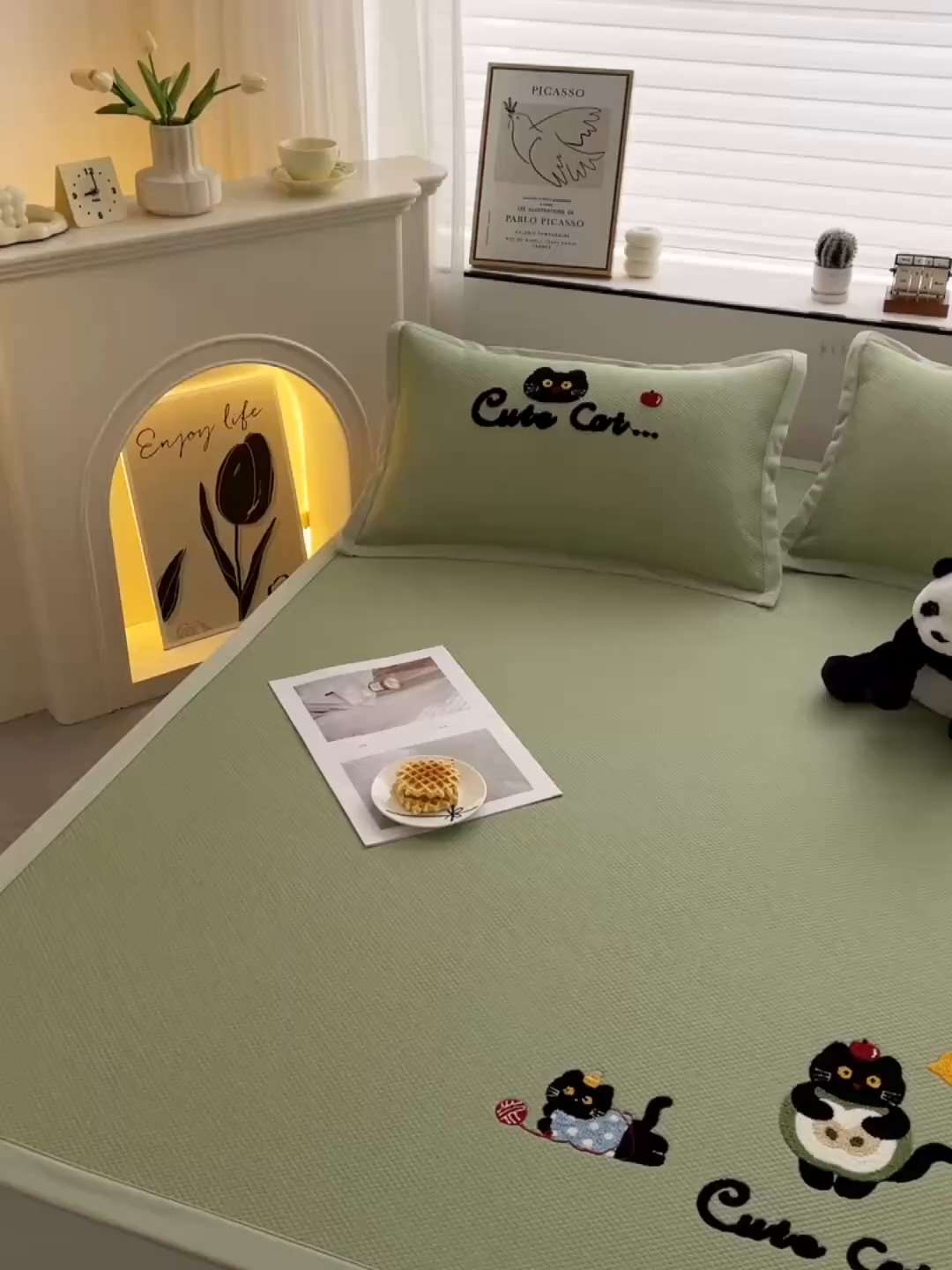 91家纺网 家纺一手货源 找家纺 炫拼家纺 2026新款A类满天星凉豆豆卡通毛巾绣大包边复合凉席 顽皮猫咪