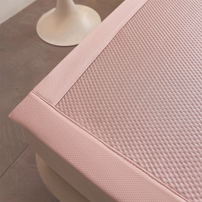 91家纺网 家纺一手货源 找家纺 炫拼家纺 2026新款A类满天星凉豆豆卡通毛巾绣大包边复合凉席 幸运布布-粉