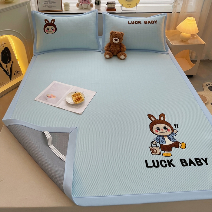 91家纺网 家纺一手货源 找家纺 炫拼家纺 2026新款A类满天星凉豆豆卡通毛巾绣大包边复合凉席 幸运布布-蓝