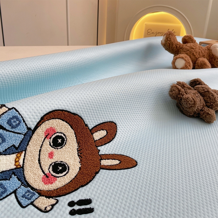 91家纺网 家纺一手货源 找家纺 炫拼家纺 2026新款A类满天星凉豆豆卡通毛巾绣大包边复合凉席 幸运布布-蓝