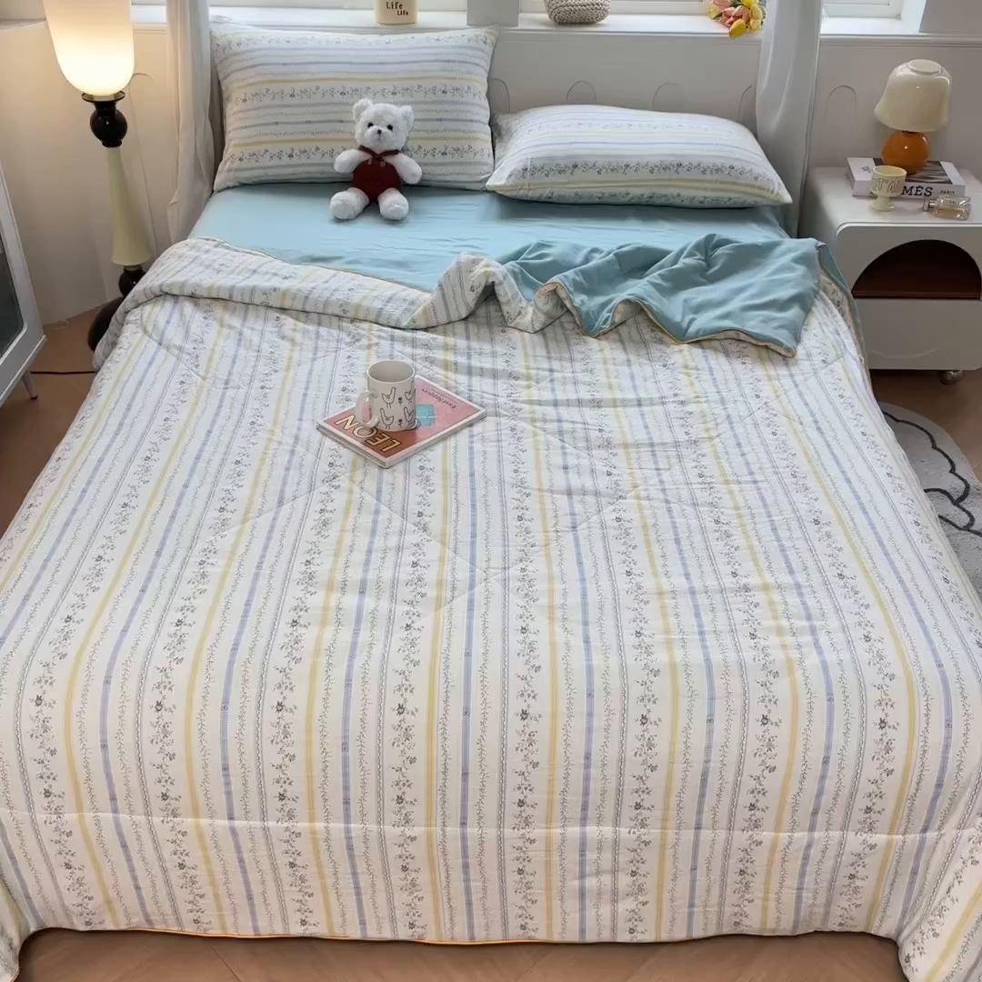 91家纺网 家纺一手货源 找家纺 富艺隆 2026新款A类水洗棉双层纱夏被空调被 皱皱纱夏凉被 二期情诗