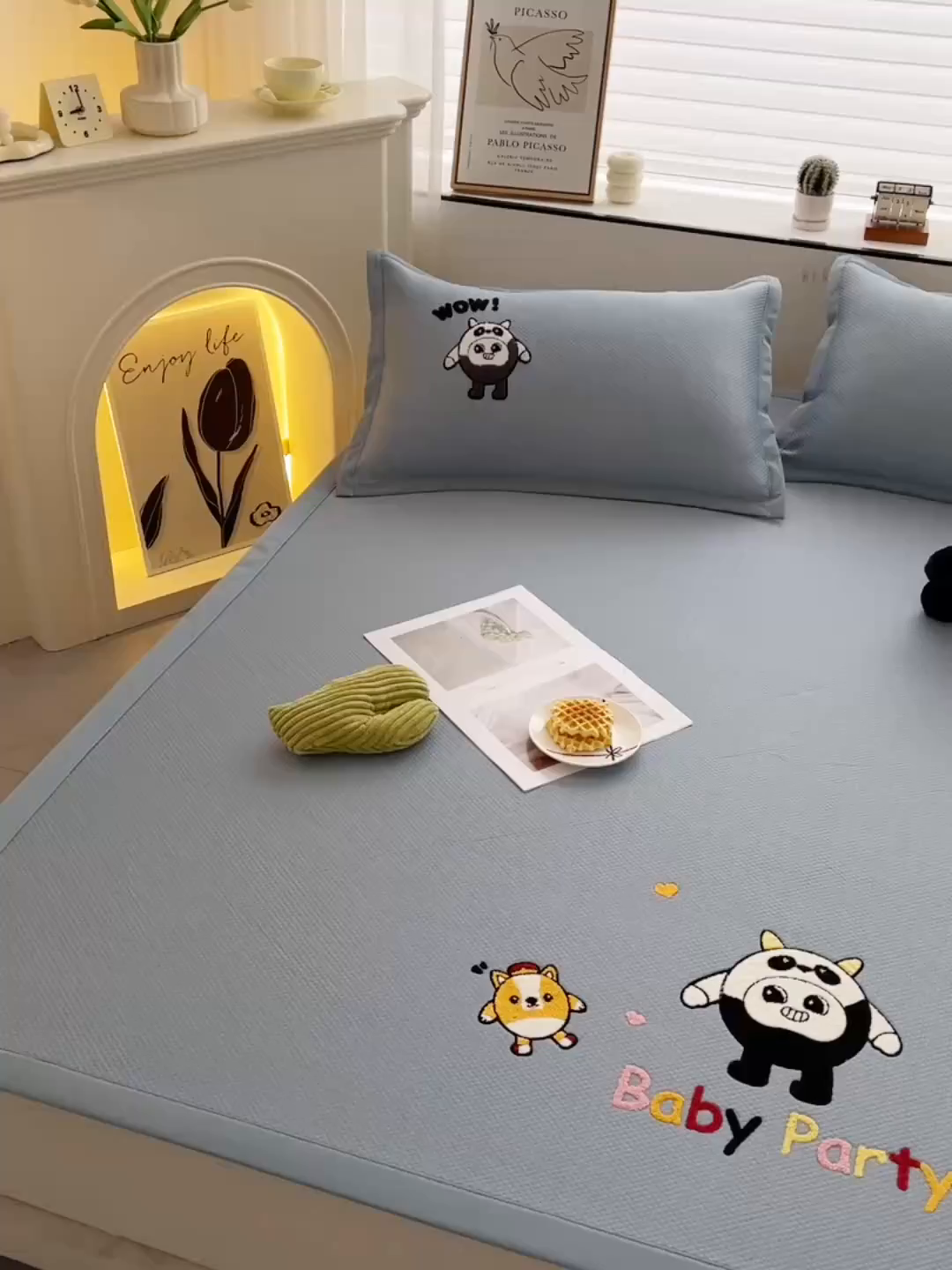 91家纺网 家纺一手货源 找家纺 炫拼家纺 2026新款A类满天星凉豆豆卡通毛巾绣大包边复合凉席 熊仔派对