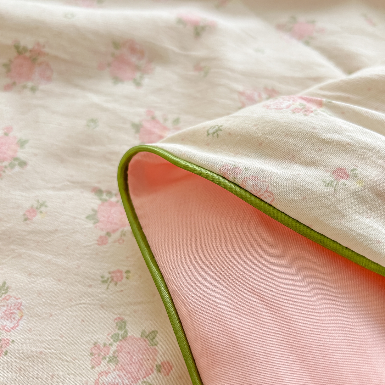 91家纺网 家纺一手货源 找家纺 富艺隆 2026新款A类水洗棉双层纱夏被空调被 皱皱纱夏凉被 槐夏风情