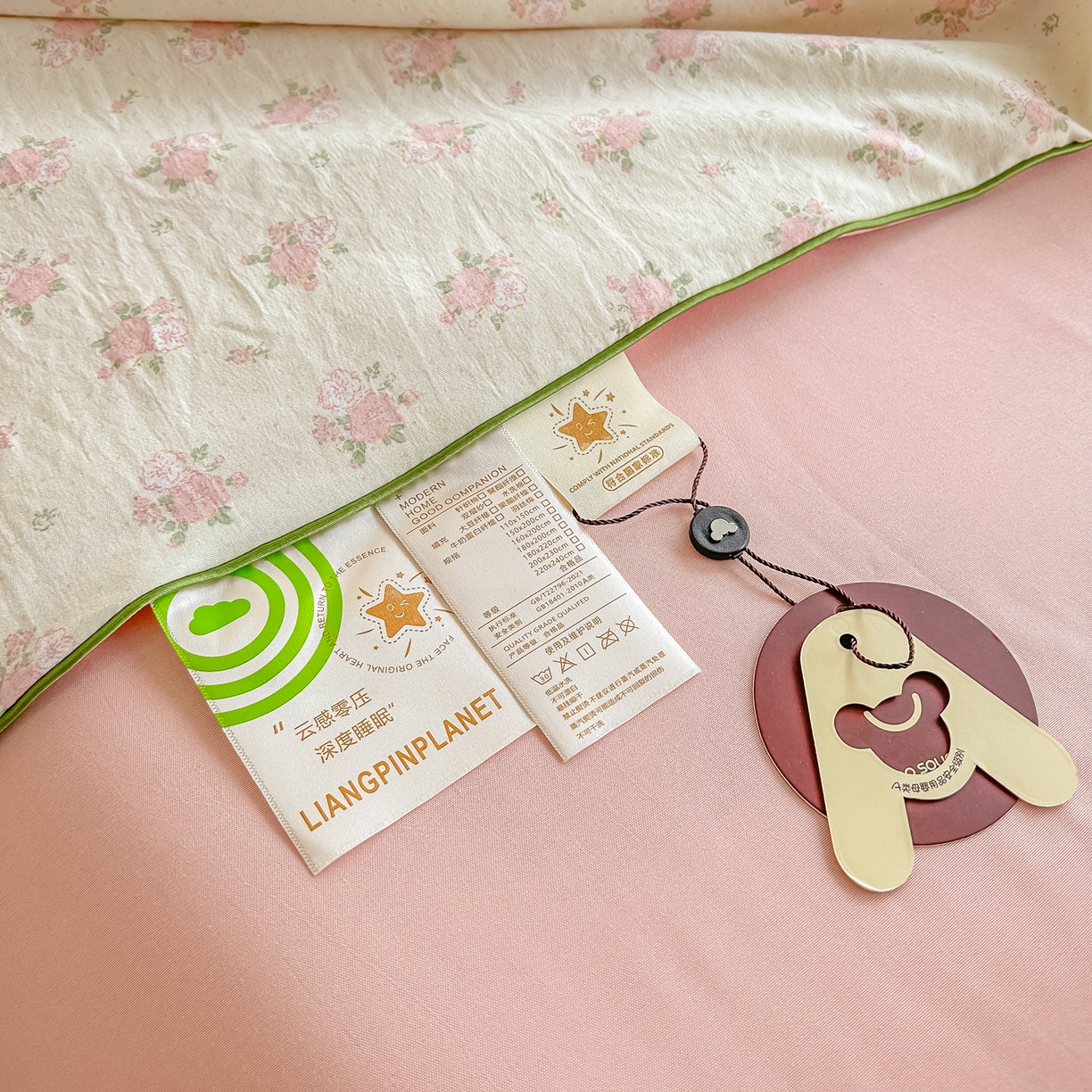 91家纺网 家纺一手货源 找家纺 富艺隆 2026新款A类水洗棉双层纱夏被空调被 皱皱纱夏凉被 槐夏风情