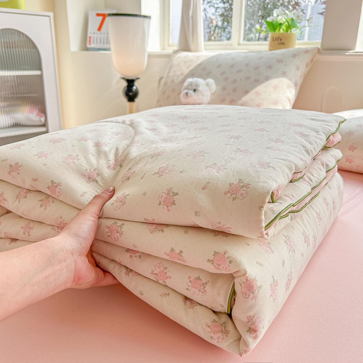 91家纺网 家纺一手货源 找家纺 富艺隆 2026新款A类水洗棉双层纱夏被空调被 皱皱纱夏凉被 槐夏风情