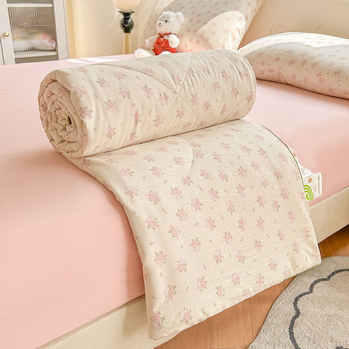 91家纺网 家纺一手货源 找家纺 富艺隆 2026新款A类水洗棉双层纱夏被空调被 皱皱纱夏凉被 槐夏风情