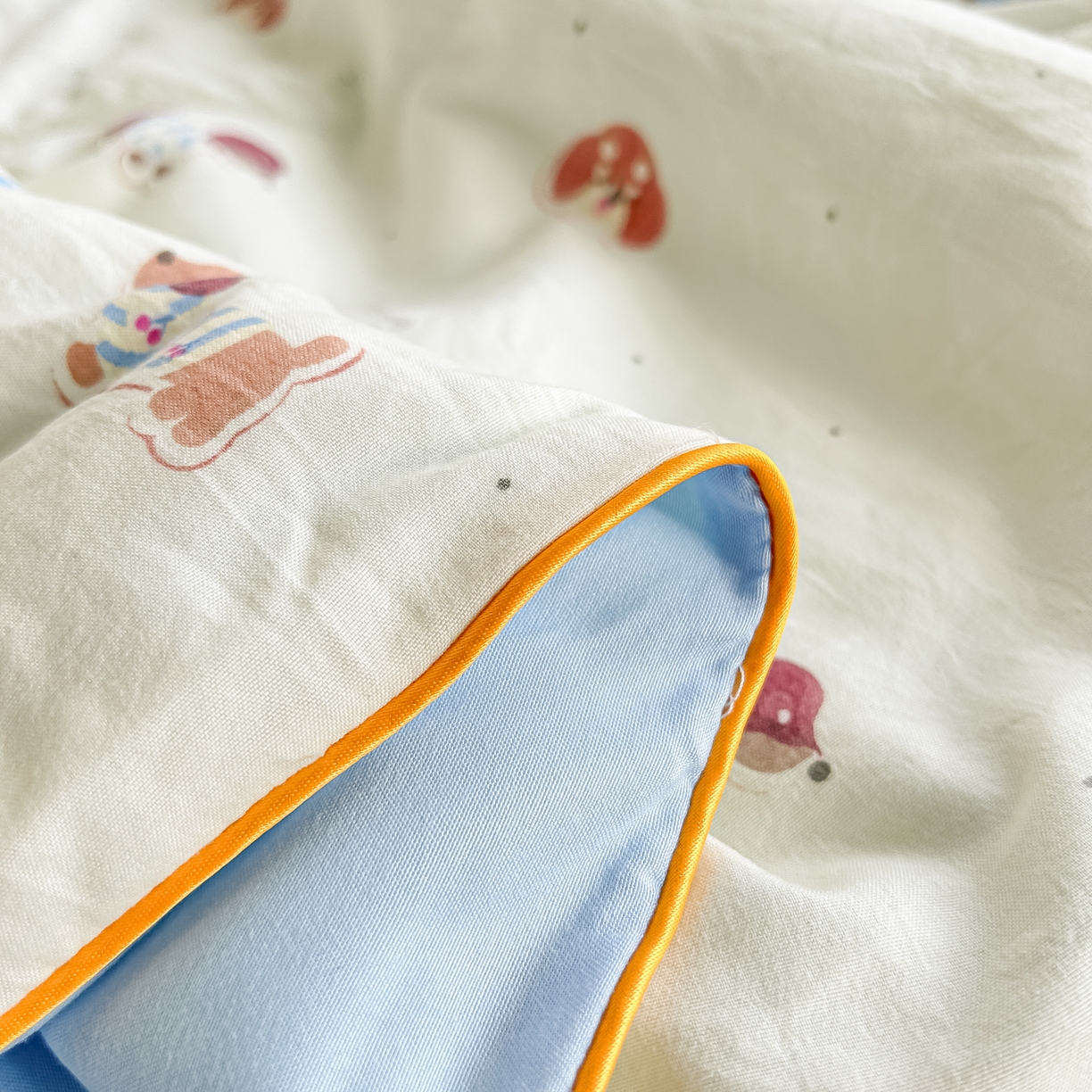 91家纺网 家纺一手货源 找家纺 富艺隆 2026新款A类水洗棉双层纱夏被空调被 皱皱纱夏凉被 可可腊肠犬