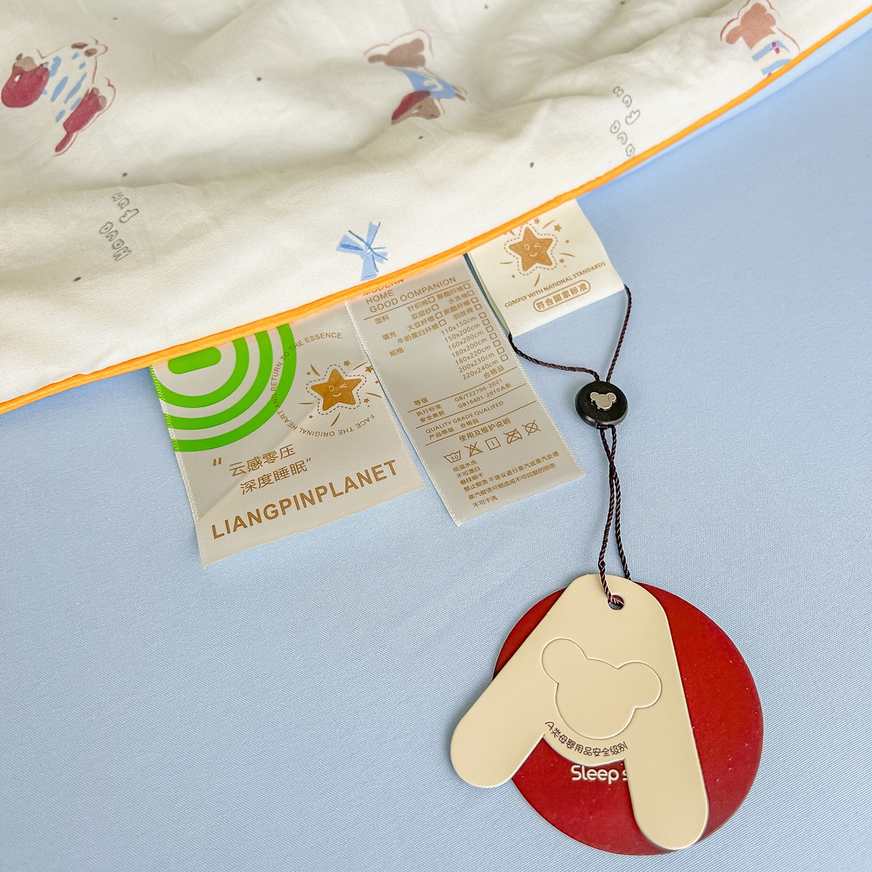 91家纺网 家纺一手货源 找家纺 富艺隆 2026新款A类水洗棉双层纱夏被空调被 皱皱纱夏凉被 可可腊肠犬