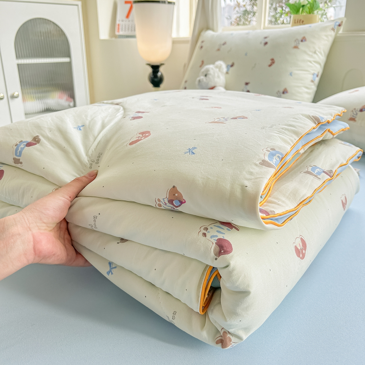 91家纺网 家纺一手货源 找家纺 富艺隆 2026新款A类水洗棉双层纱夏被空调被 皱皱纱夏凉被 可可腊肠犬