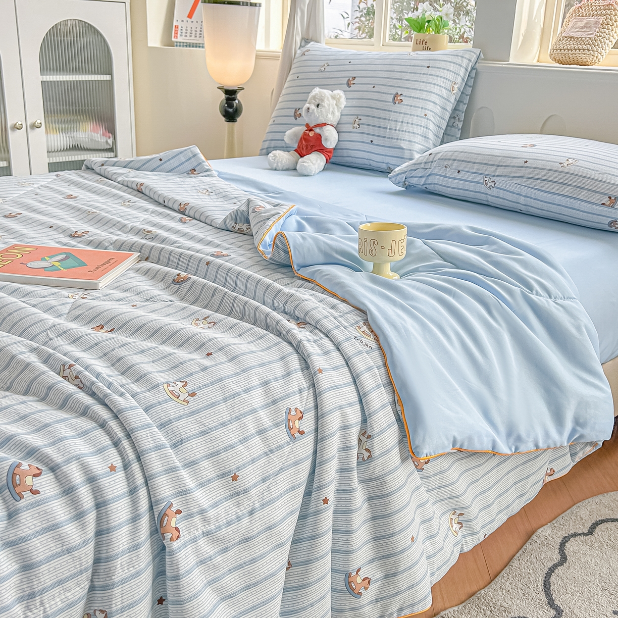 91家纺网 家纺一手货源 找家纺 富艺隆 2026新款A类水洗棉双层纱夏被空调被 皱皱纱夏凉被 蓝纹木马星