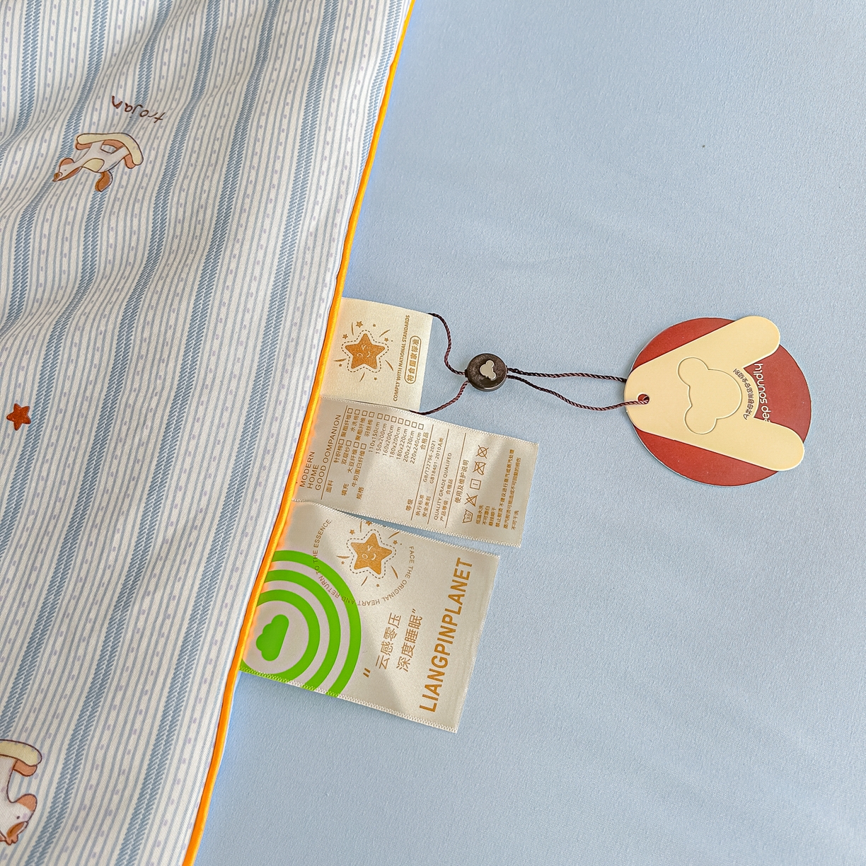 91家纺网 家纺一手货源 找家纺 富艺隆 2026新款A类水洗棉双层纱夏被空调被 皱皱纱夏凉被 蓝纹木马星