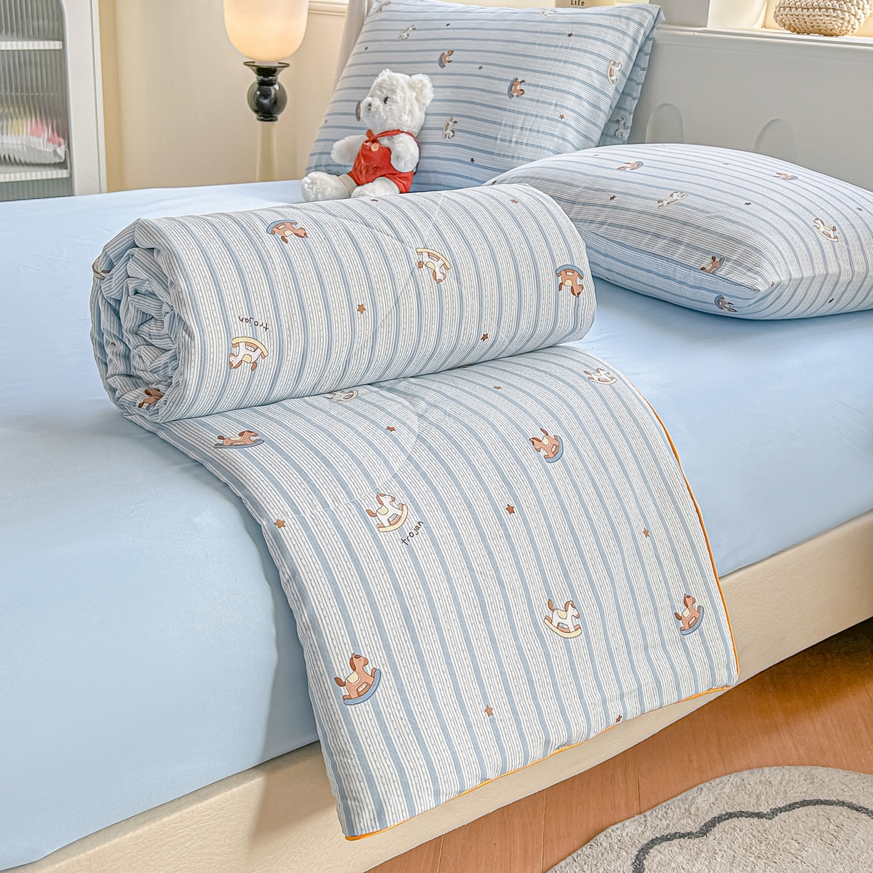 91家纺网 家纺一手货源 找家纺 富艺隆 2026新款A类水洗棉双层纱夏被空调被 皱皱纱夏凉被 蓝纹木马星