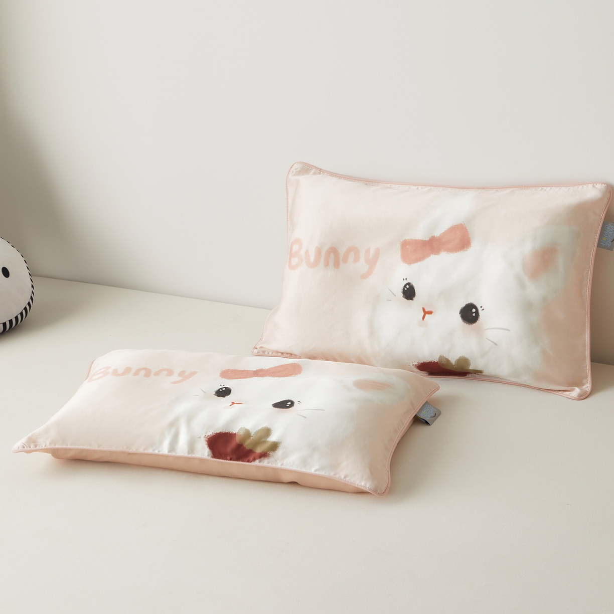 91家纺网 家纺一手货源 找家纺 荷马之梦 2026新款60s兰精天丝原创数码印花大版儿童枕套 番茄兔兔