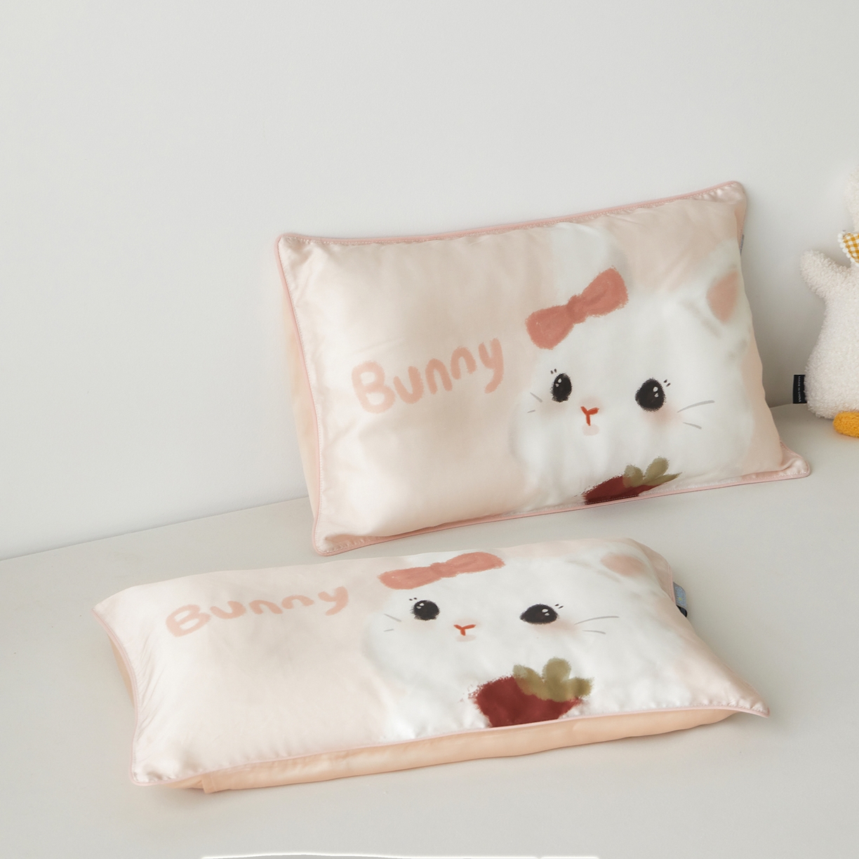 91家纺网 家纺一手货源 找家纺 荷马之梦 2026新款60s兰精天丝原创数码印花大版儿童枕套 番茄兔兔