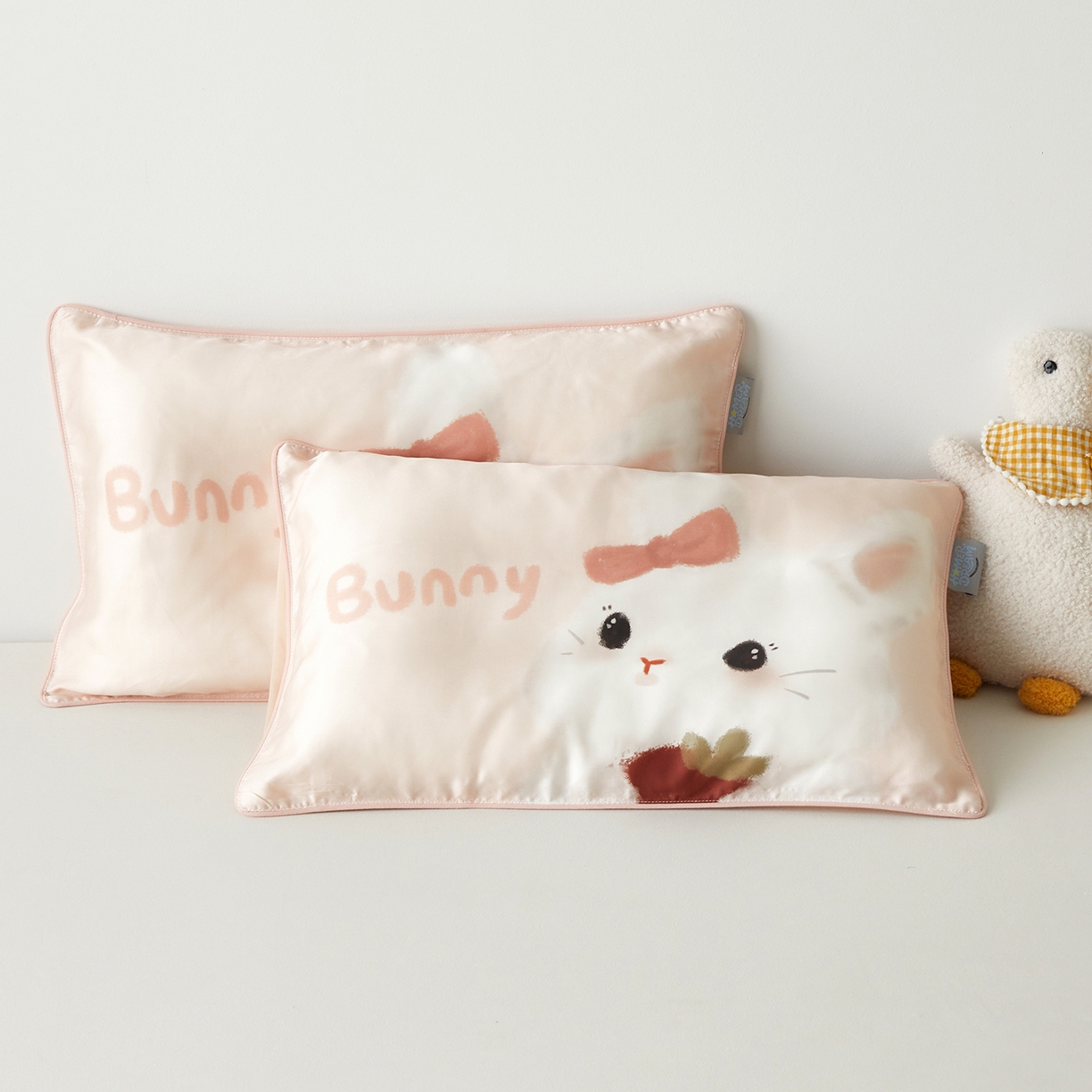 91家纺网 家纺一手货源 找家纺 荷马之梦 2026新款60s兰精天丝原创数码印花大版儿童枕套 番茄兔兔