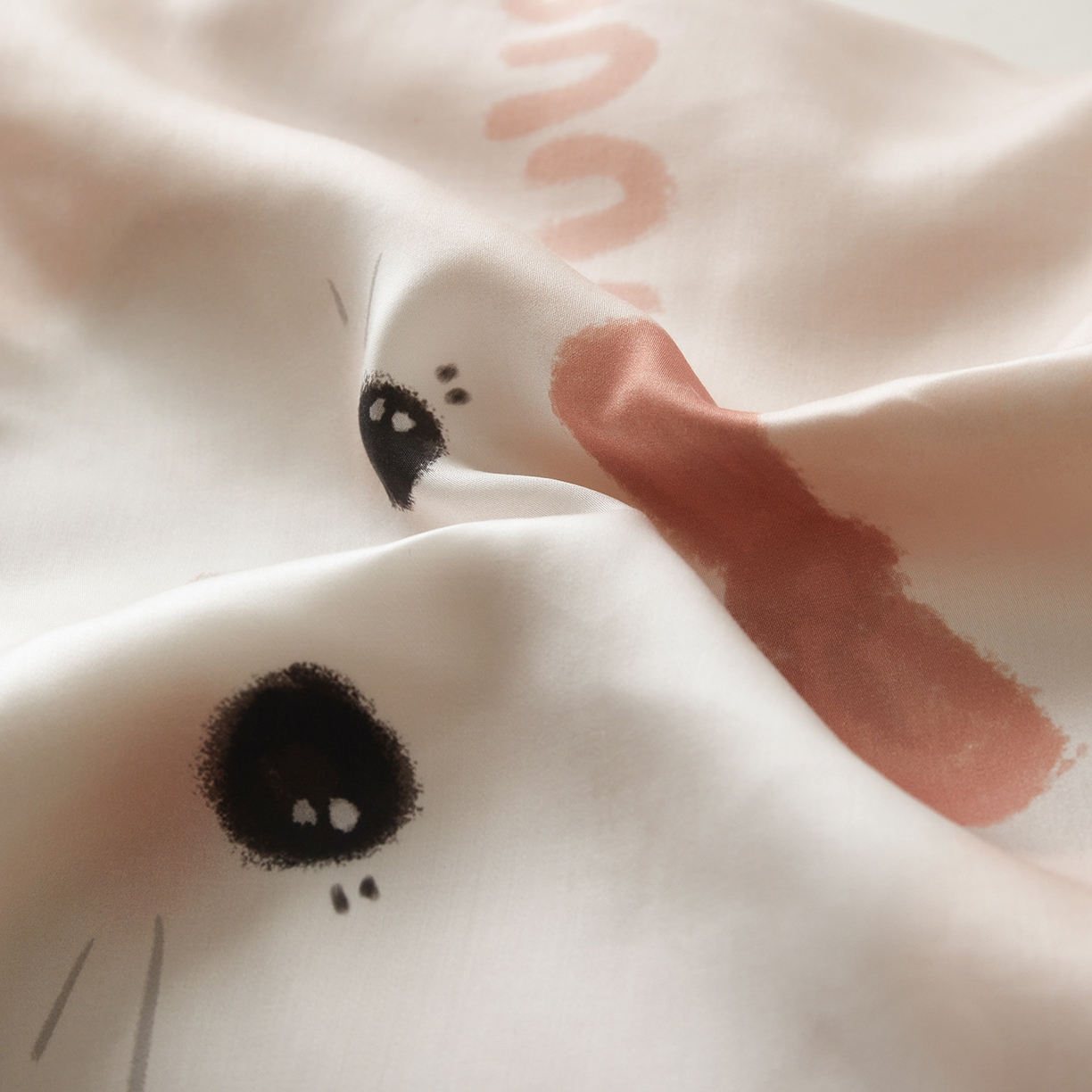 91家纺网 家纺一手货源 找家纺 荷马之梦 2026新款60s兰精天丝原创数码印花大版儿童枕套 番茄兔兔