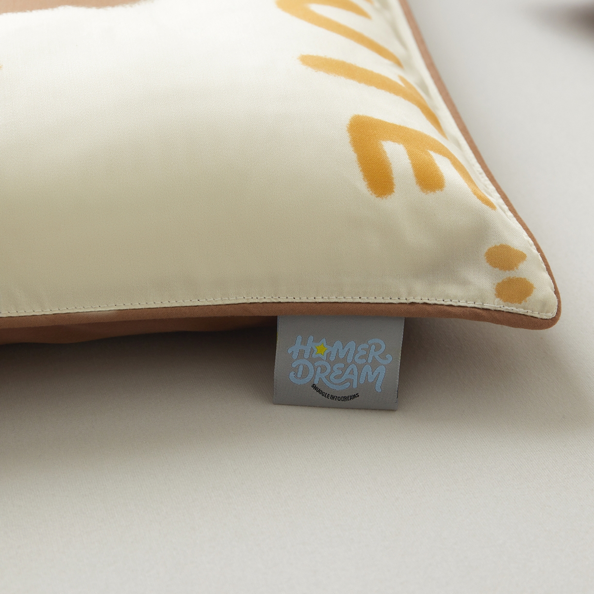 91家纺网 家纺一手货源 找家纺 荷马之梦 2026新款60s兰精天丝原创数码印花大版儿童枕套 糯糯小熊