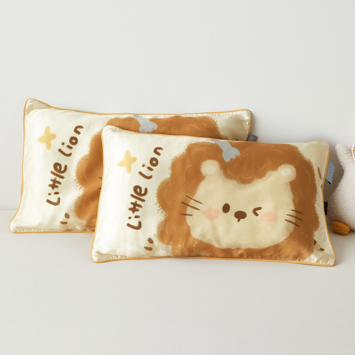 91家纺网 家纺一手货源 找家纺 荷马之梦 2026新款60s兰精天丝原创数码印花大版儿童枕套 馋嘴小狮