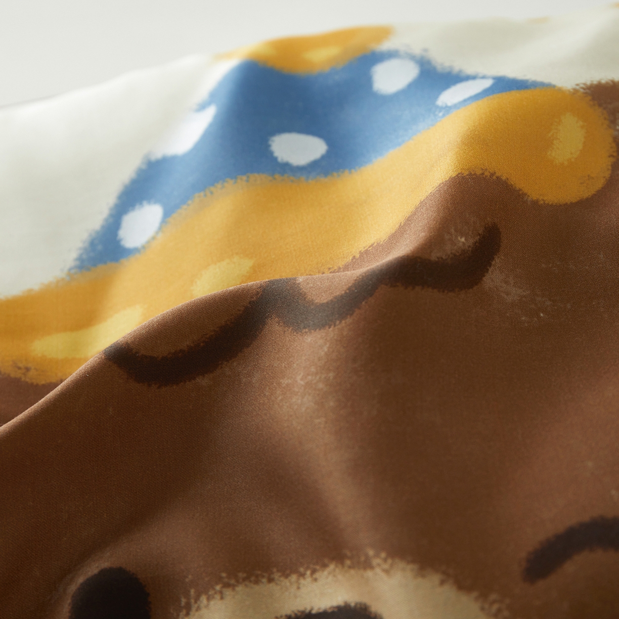 91家纺网 家纺一手货源 找家纺 荷马之梦 2026新款60s兰精天丝原创数码印花大版儿童枕套 糯糯小熊