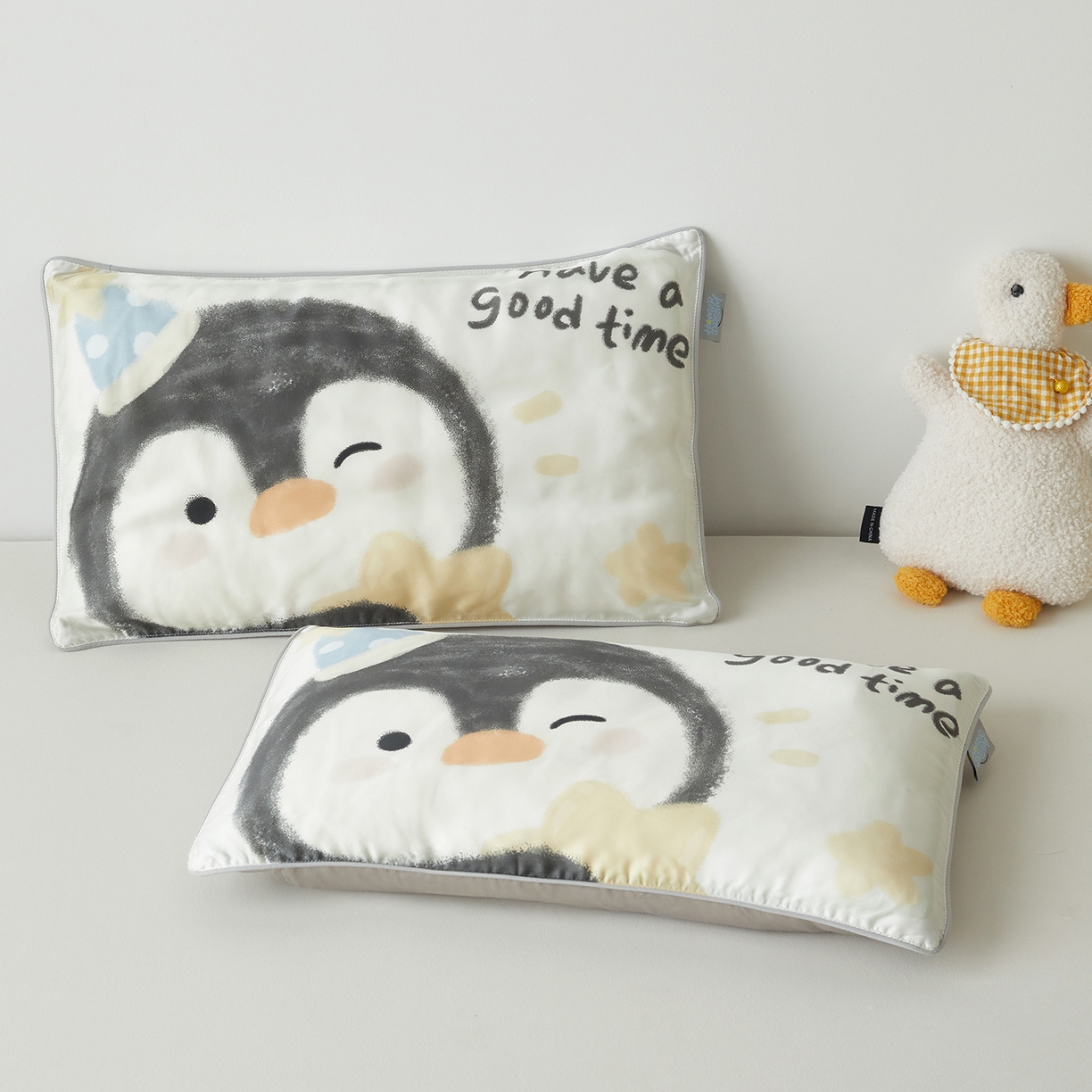 91家纺网 家纺一手货源 找家纺 荷马之梦 2026新款60s兰精天丝原创数码印花大版儿童枕套 星星企鹅