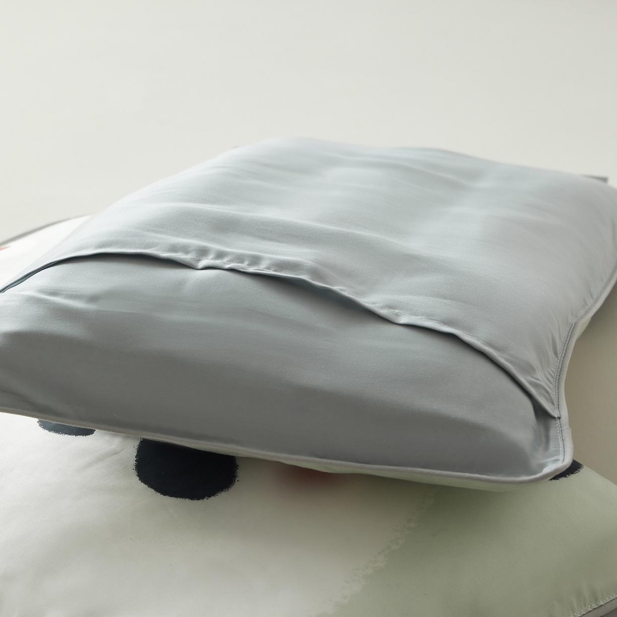 91家纺网 家纺一手货源 找家纺 荷马之梦 2026新款60s兰精天丝原创数码印花大版儿童枕套 西瓜熊猫