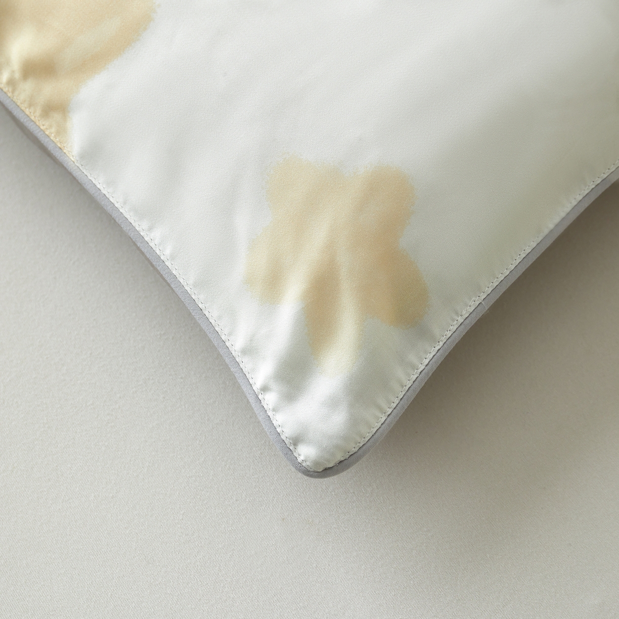 91家纺网 家纺一手货源 找家纺 荷马之梦 2026新款60s兰精天丝原创数码印花大版儿童枕套 星星企鹅