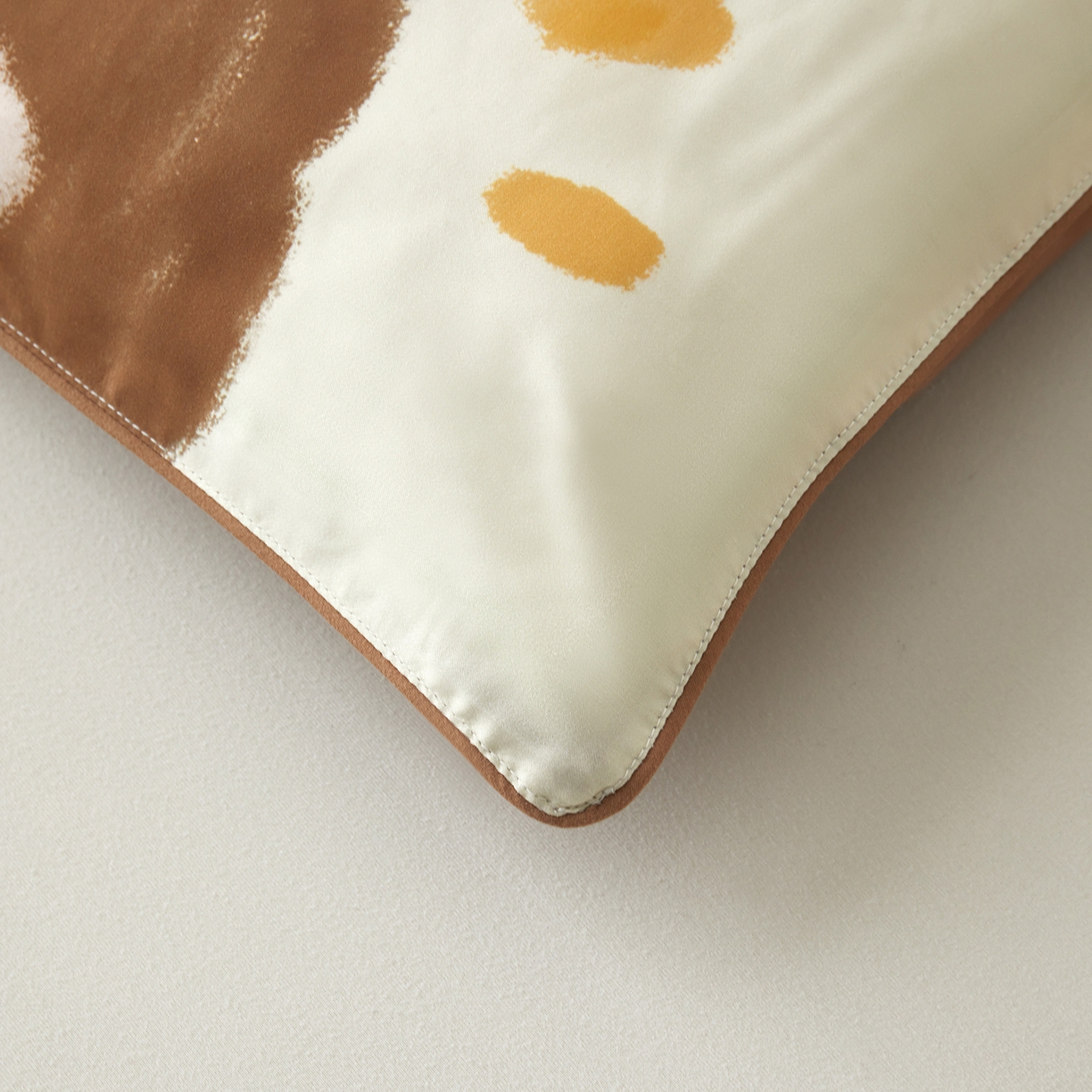 91家纺网 家纺一手货源 找家纺 荷马之梦 2026新款60s兰精天丝原创数码印花大版儿童枕套 糯糯小熊