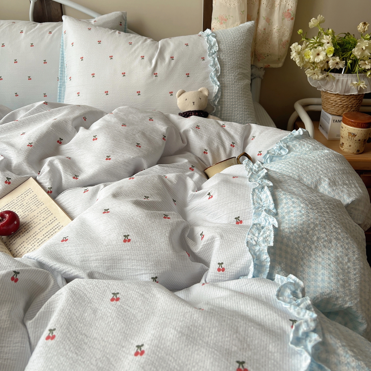 91家纺网 家纺一手货源 找家纺 繁花家居 2026殷桃晚风甜梦系列少女心拼接工艺四件套 晚风甜梦-蓝